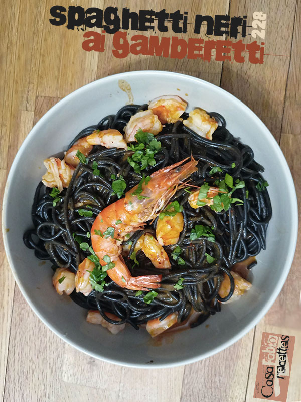 Spaghetti neri e gamberetti