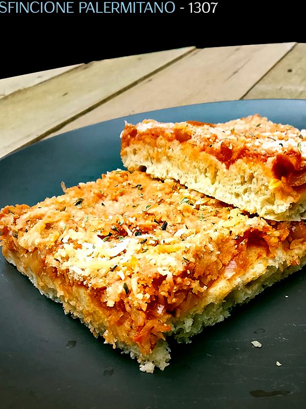 Sfincione Palermitain